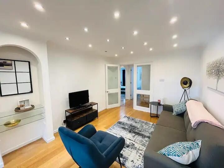 Property photo 1 of 8 Living Room