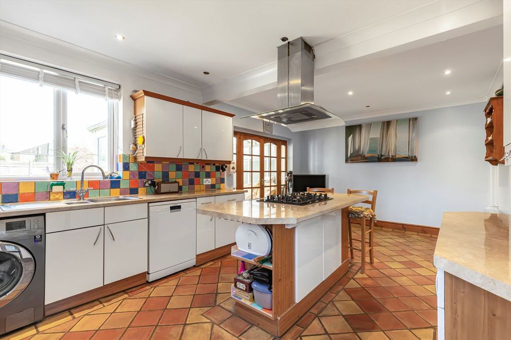 Property photo 3 of 9