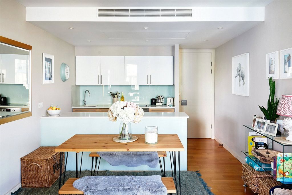 Property photo 3 of 12 Kitchen