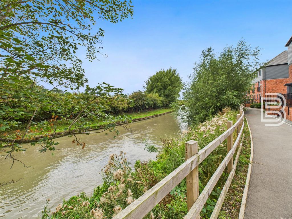 Property photo 2 of 19 Canal Side (2).Jpg