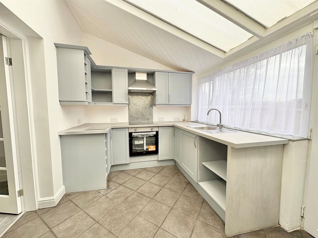 Property photo 3 of 13 Kitchen 2.Jpg