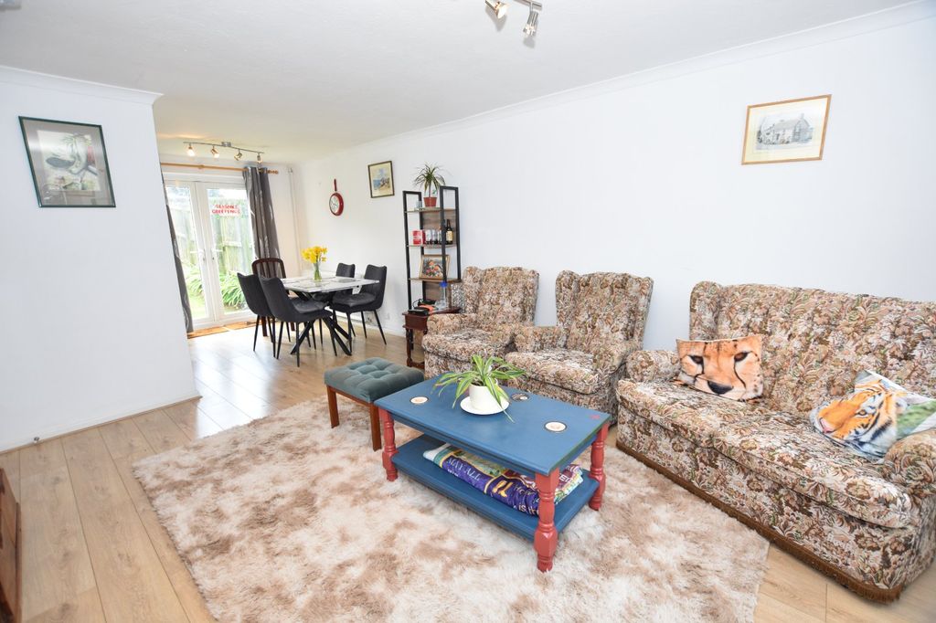 Property photo 2 of 14 Lounge