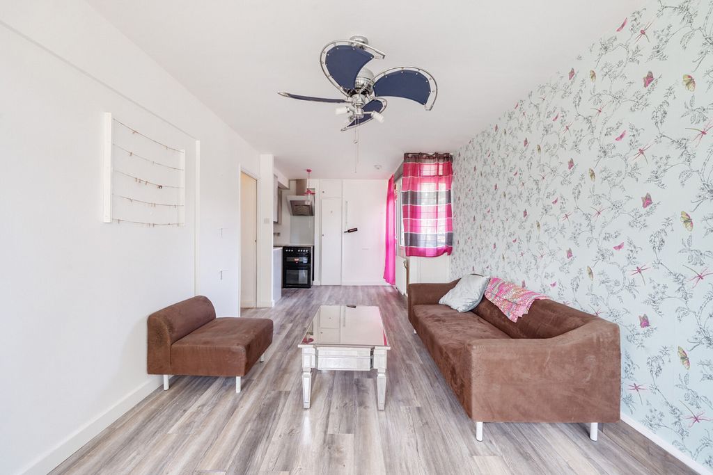 Property photo 2 of 18 1321003-6-6867cd1...