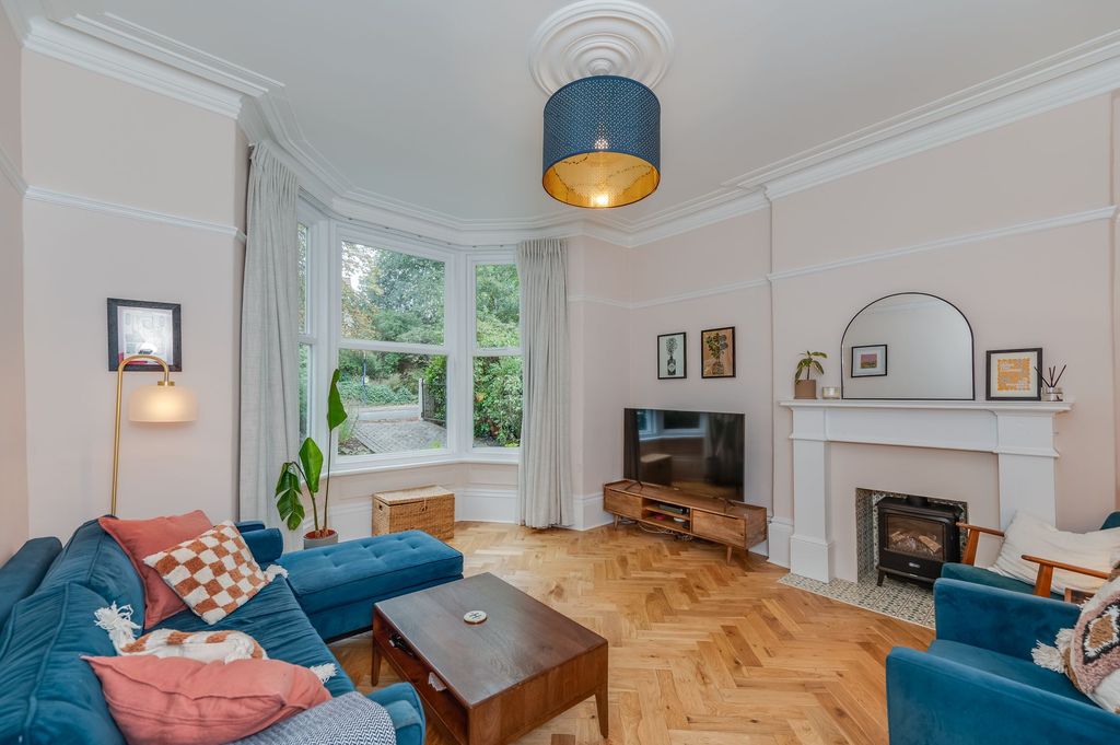 Property photo 2 of 31
