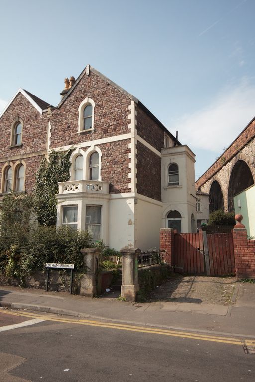Property photo 1 of 6 Attractive Brick-Fronted Victorian House With Arch...