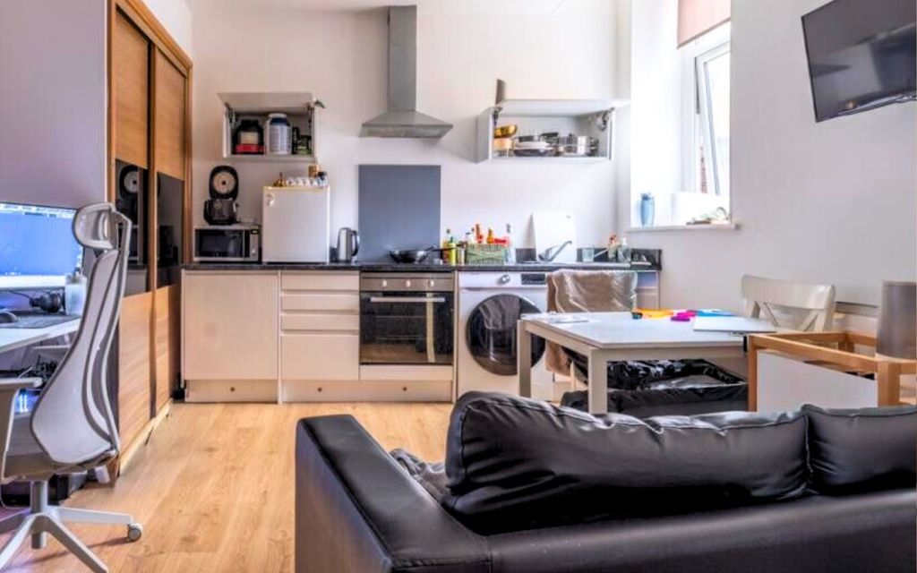 Property photo 1 of 3 Falconars Court Kitchen (2)