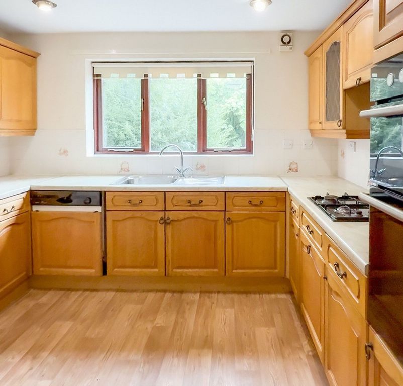 Property photo 3 of 12 Kitchen