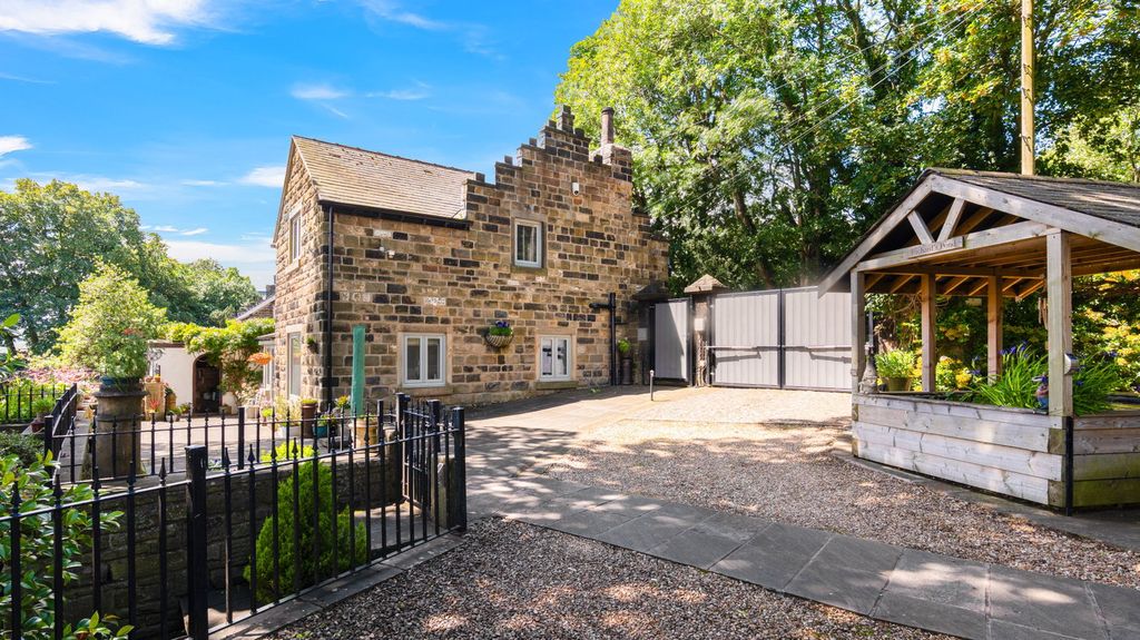 Property photo 3 of 44