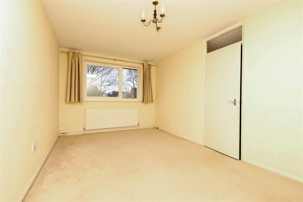 Property photo 2 of 7 Living Room