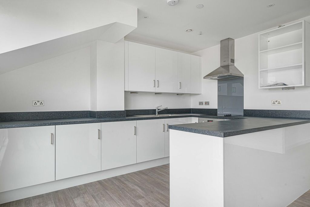 Property photo 3 of 18 Kitchen