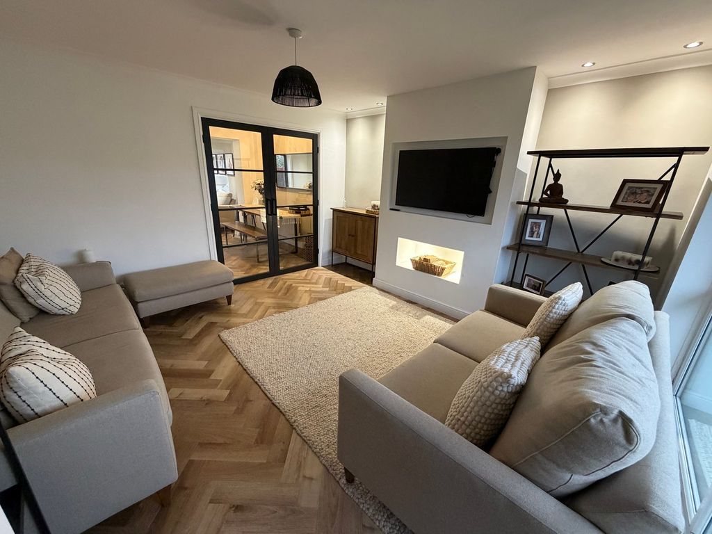 Property photo 2 of 24