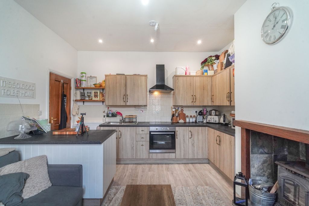 Property photo 3 of 24