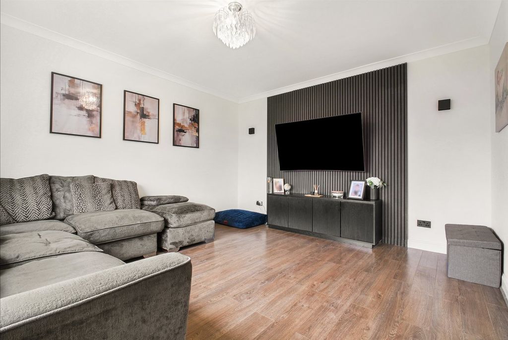 Property photo 3 of 21