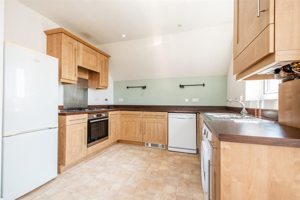 2 bed flat for saleLancers Close, Chorley PR7 photo 4