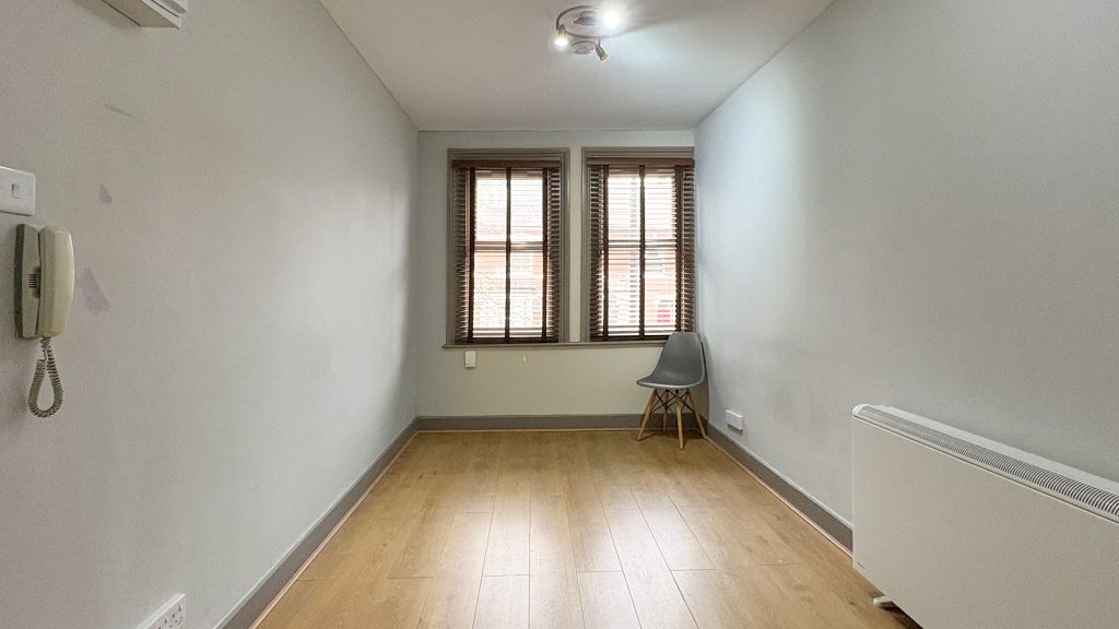 Property photo 1 of 8 Bedroom