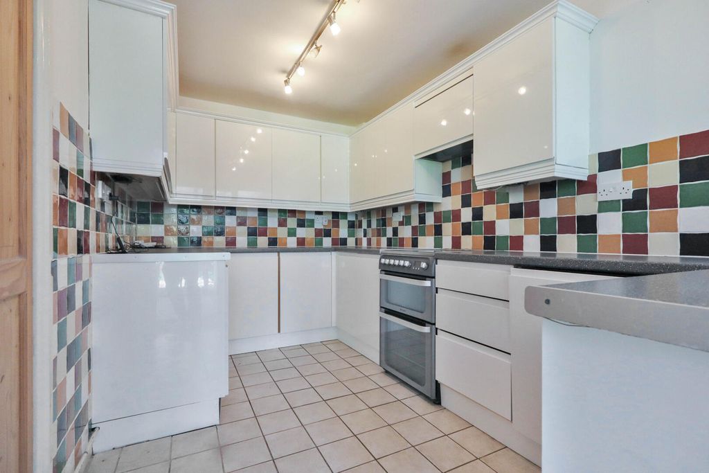 Property photo 3 of 18 Kitchen