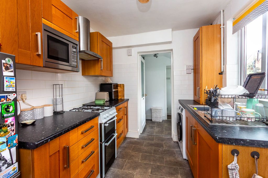 Property photo 3 of 9 Kitchen