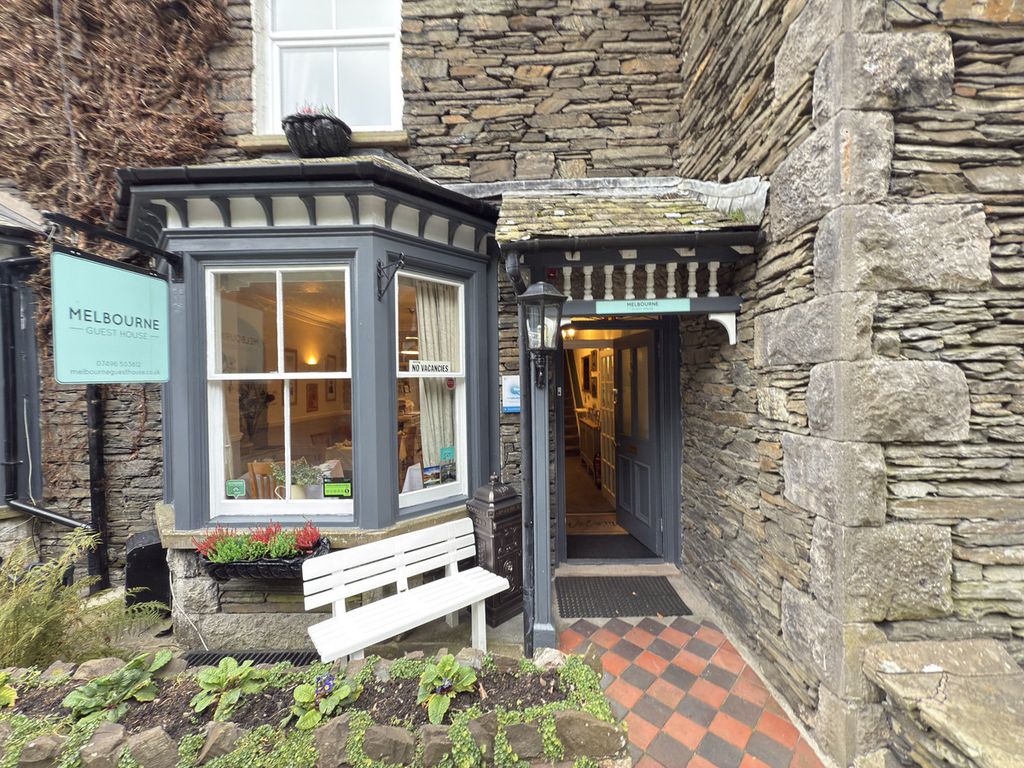 Property photo 2 of 28