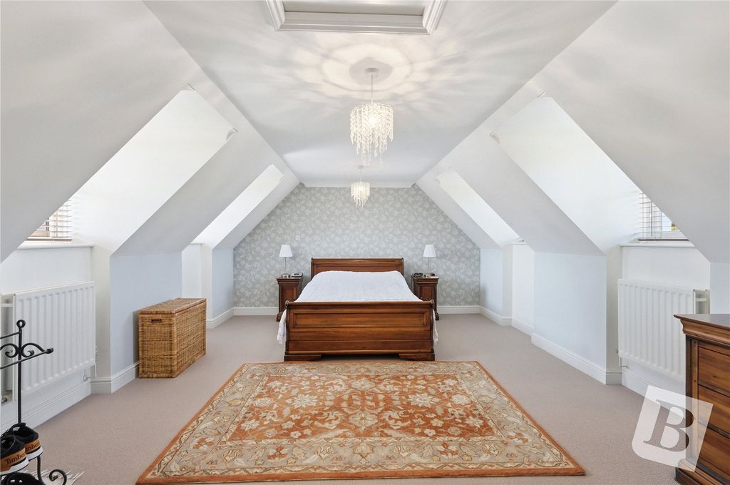 Property photo 1 of 32 Principal Bedroom