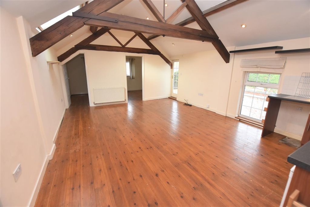 Property photo 2 of 8 0E78A73E-D28C-4B00-Ab75-Cb099B591A3A.Jpeg