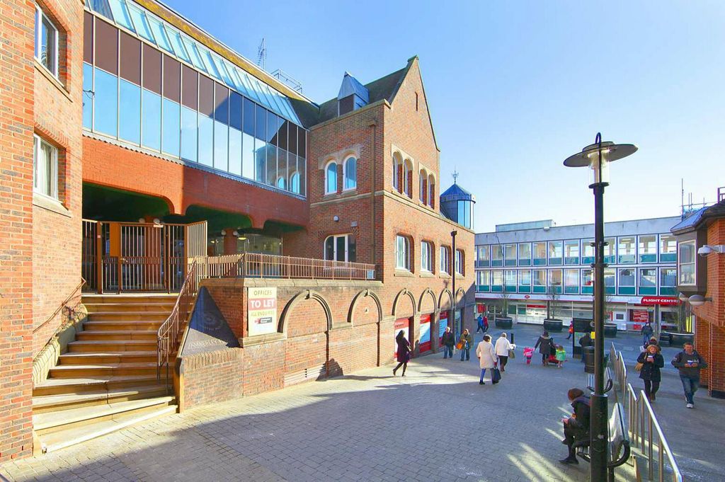 Property photo 1 of 11 Amberley Place Windsor Approach.Png