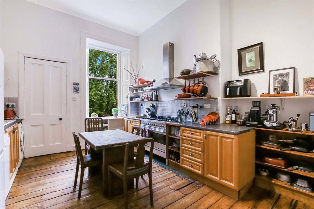Property photo 3 of 20 Kitchen