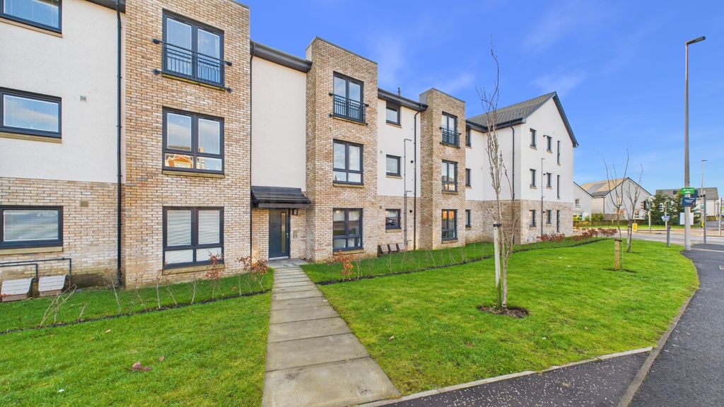 Property photo 1 of 15 Photo 17