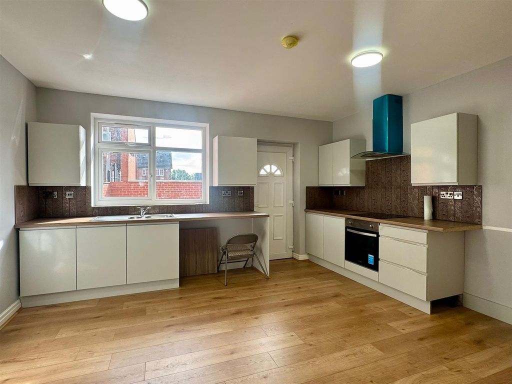 Property photo 3 of 12 Photo-2025-09-30-14-31-15 4.Jpg