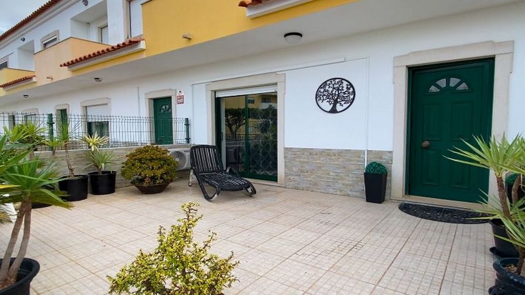 Property photo 2 of 27