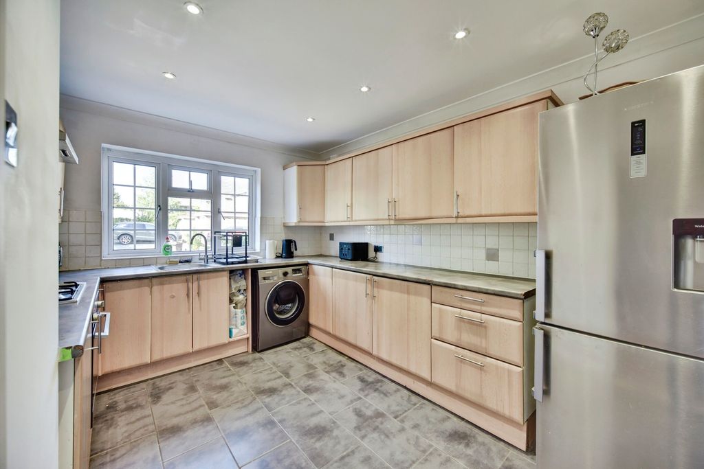 Property photo 2 of 20 Kitchen