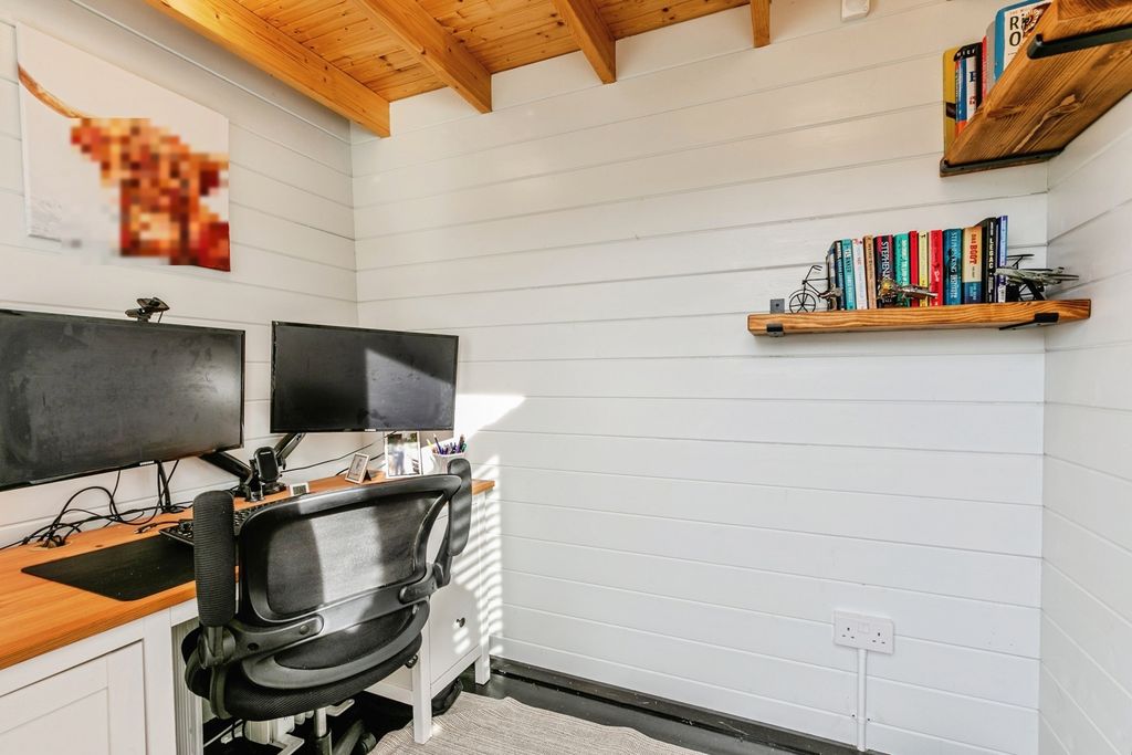 Property photo 3 of 22 Pbox-Img.Jpg