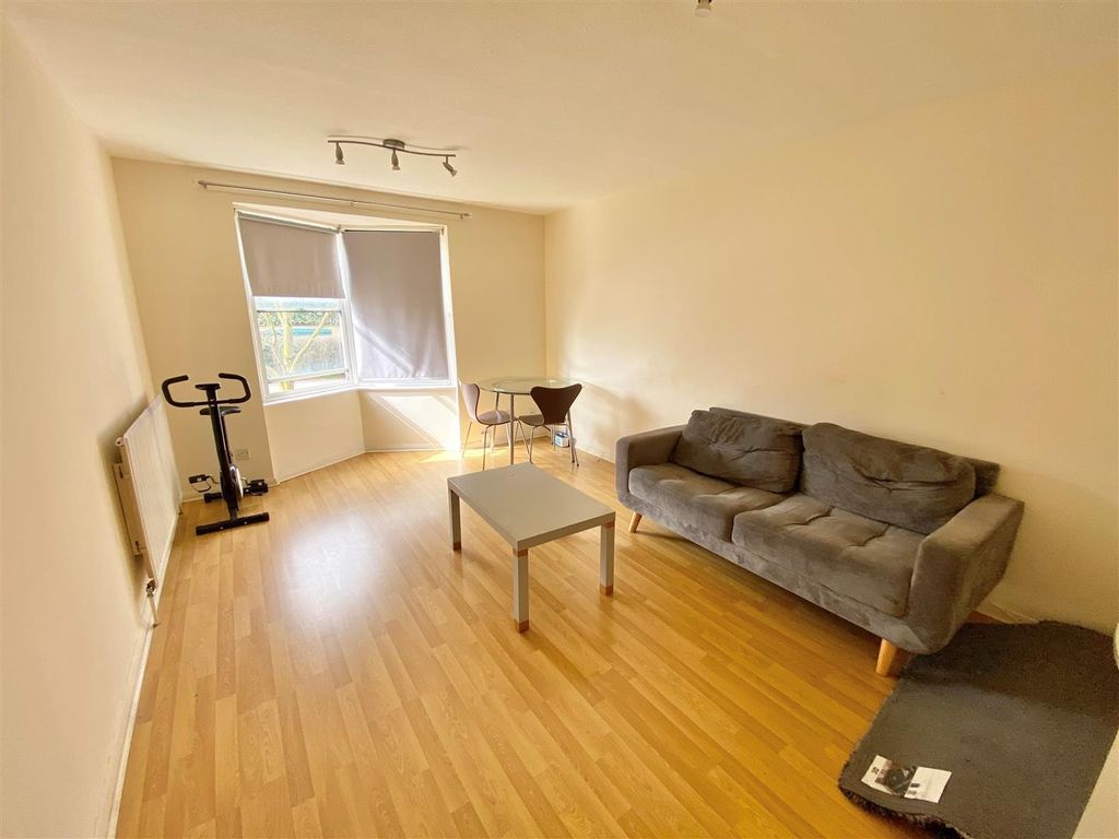 Property photo 2 of 5 Lounge Pic 1.Jpg