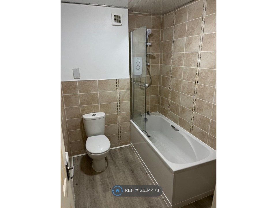 Property photo 2 of 9 Bathroom