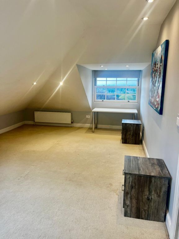 Property photo 1 of 7 Lovely Spacious Ensuite Loft Room To Rent In Chigwell – Female Tenant Only | All Bills Included