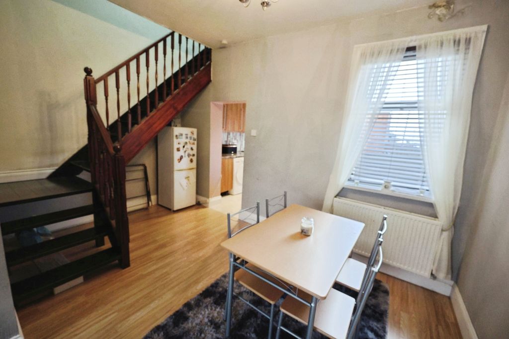 Property photo 3 of 11 Pbox-Img.Jpg