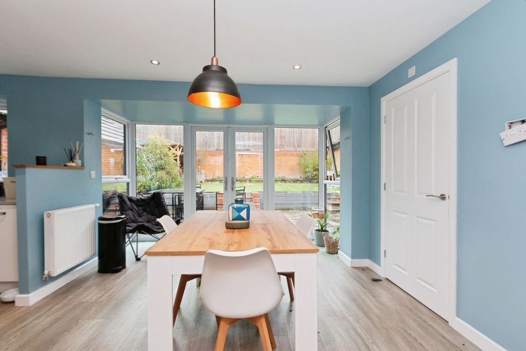 Property photo 3 of 19 Photo