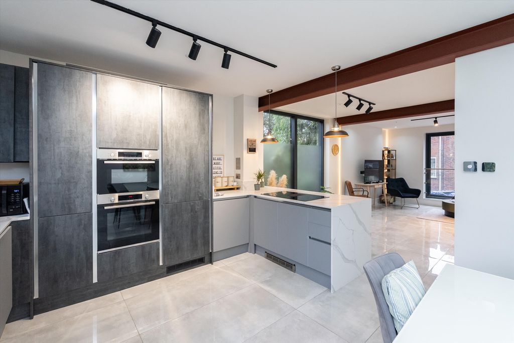 Property photo 2 of 11 Image