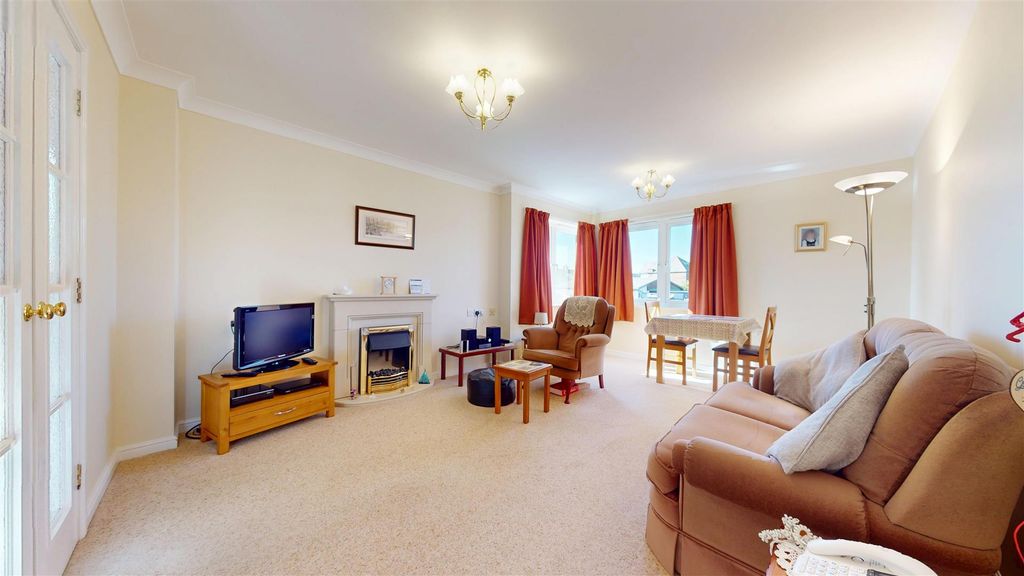 Property photo 3 of 24 Henbury Court Living Room