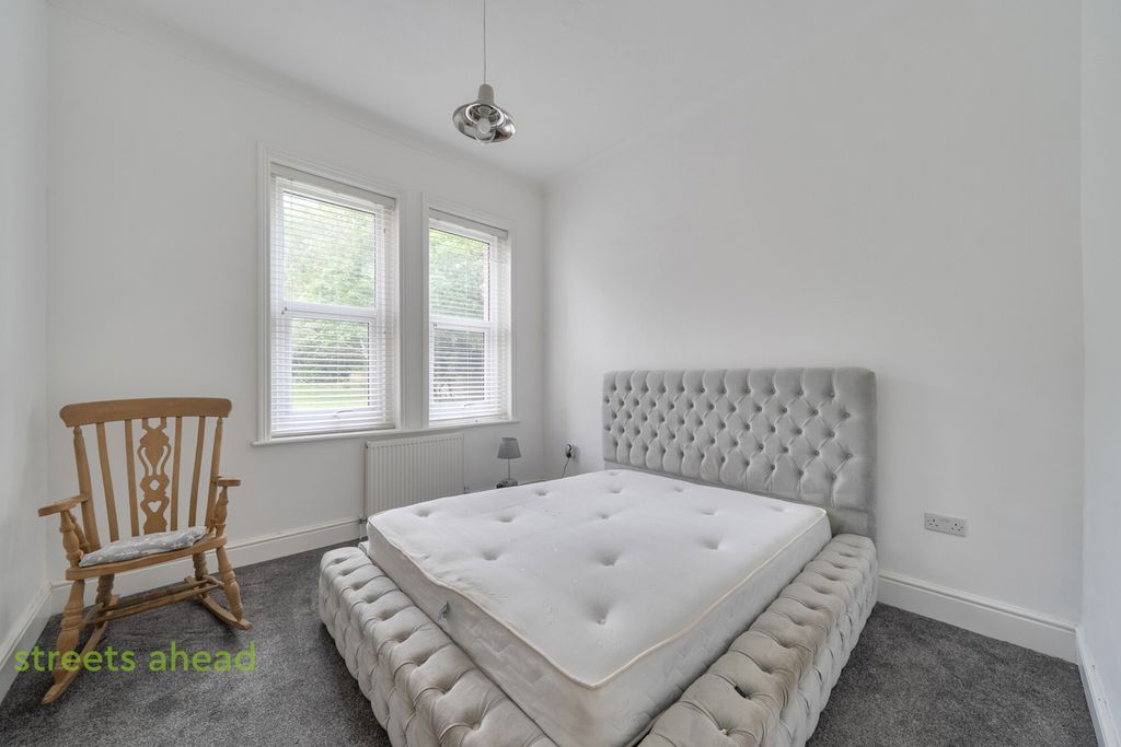 Property photo 3 of 14 A00d7A4A-5A93-4c8...