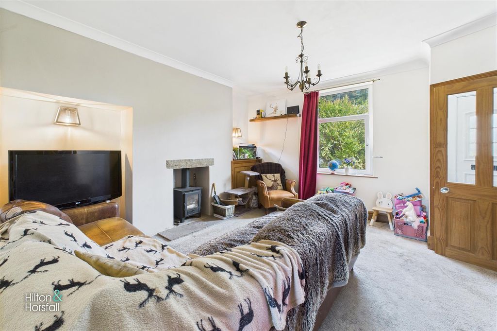 Property photo 2 of 11 Hawley Street