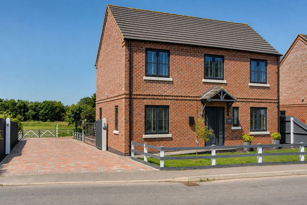 Property photo 2 of 40