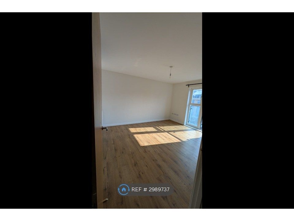 Property photo 1 of 12 Lounge