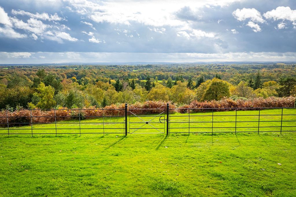 Property photo 2 of 28 Picture No. 34