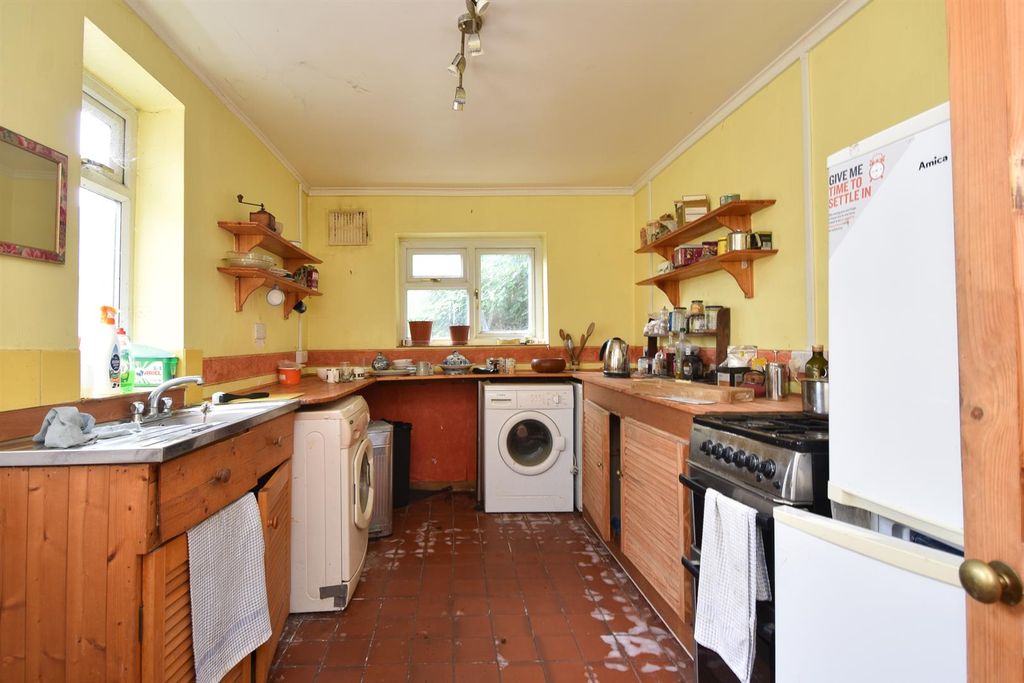Property photo 3 of 16 Kitchen