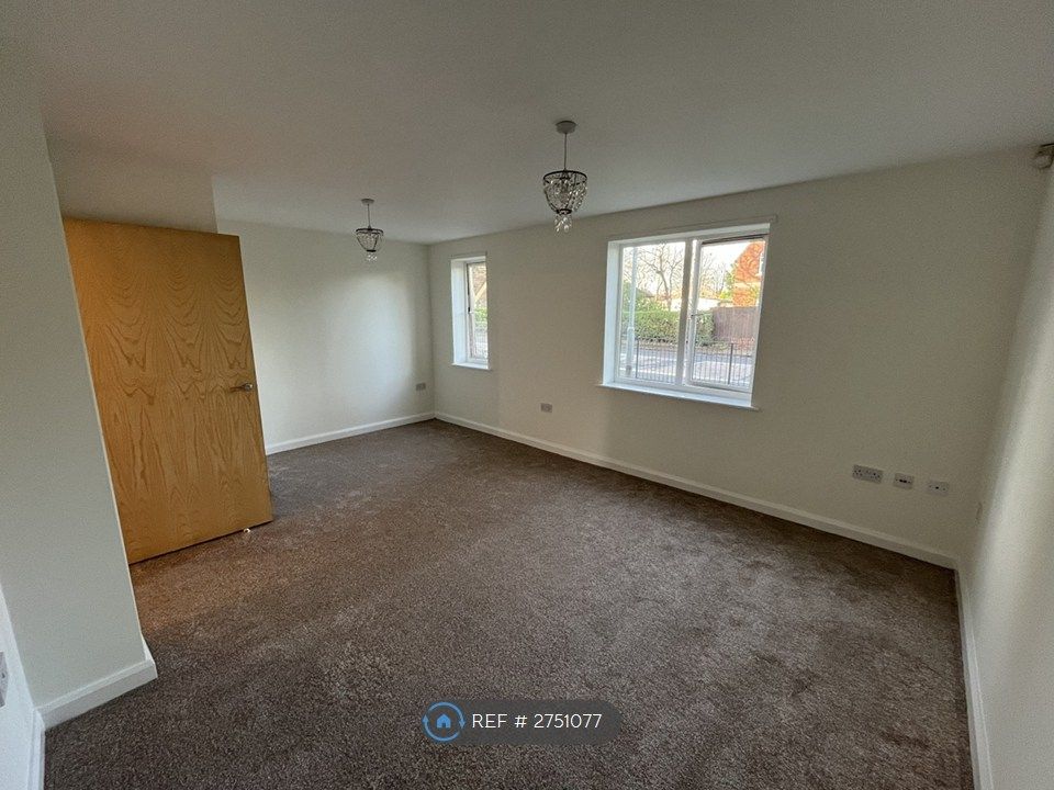 Property photo 2 of 11 Livingroom