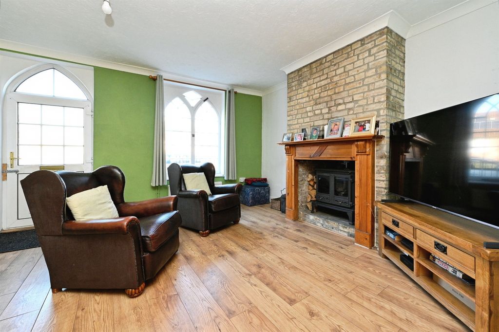 Property photo 3 of 19