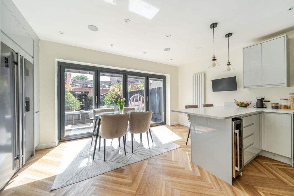 Property photo 3 of 30 Open-Plan Kitchen Dining