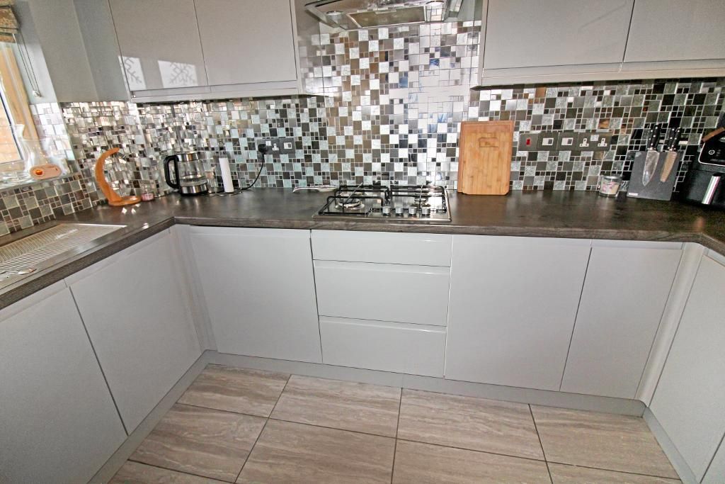 Property photo 3 of 7 Kitchen