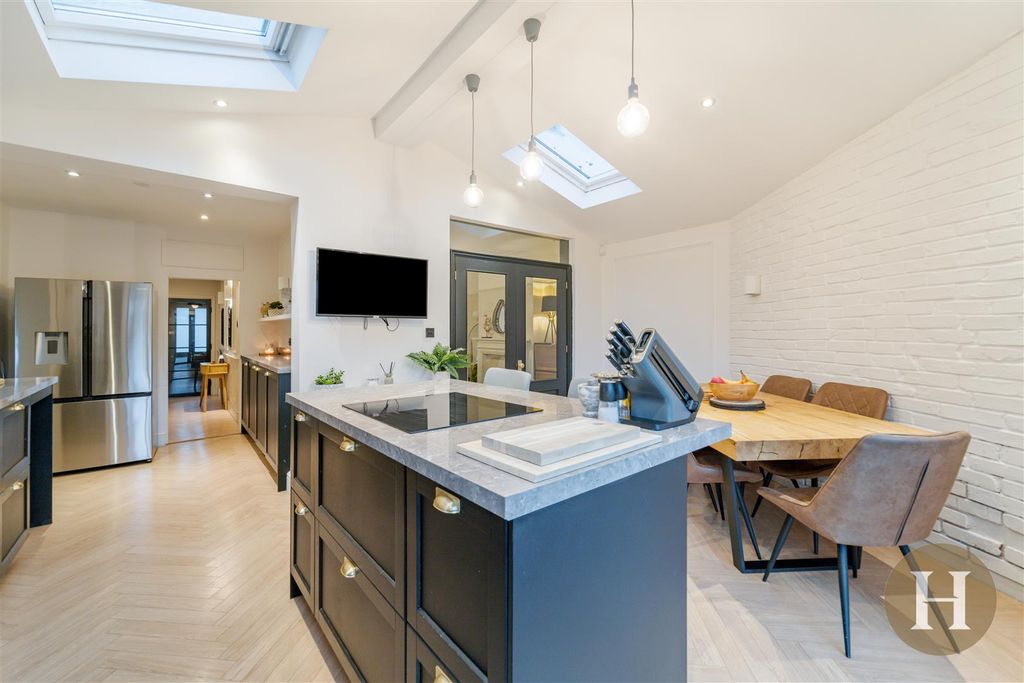 Property photo 3 of 43 Hadleigh Estate Agents-18.Jpg