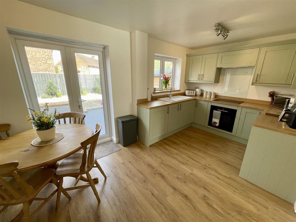 Property photo 3 of 15 Kitchen/Diner